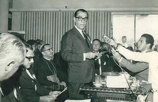 Visita do ex-presidente da República Juscelino Kubitschek na Câmara Municipal durante passagem por Campo Grande em meados das décadas de 50/60 (Foto: Arquivo)
