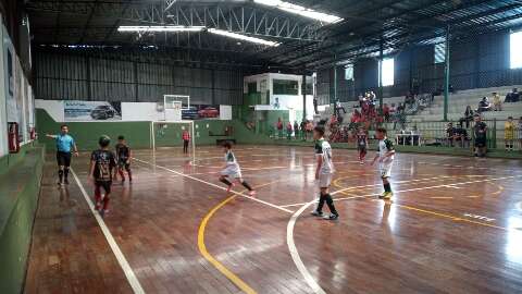 Tradicional competição de futsal de base tem cinco jogos neste sábado