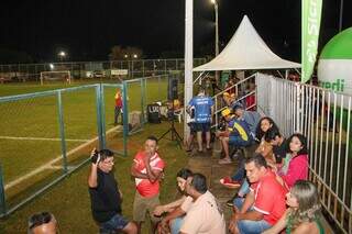 Fãs do esporte começam a lotar arquibancada nas Moreninhas. (Foto: Juliano Almeida)