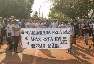 Mensagem da caminhada pela paz no bairro Dom Antônio Barbosa (Foto: Marcos Maluf)