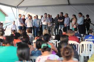 Riedel anuncia obras e demais melhorias em evento no município de Bonito (Foto: Saul Schramm/Governo de MS)