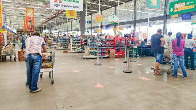 Supermercados e shoppings abrem neste feriado na Capital 