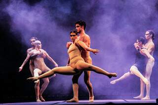 No palco, expressões da dança transformaram noite do público. (Foto: Marithê do Céu/Ascom FIB 2023)