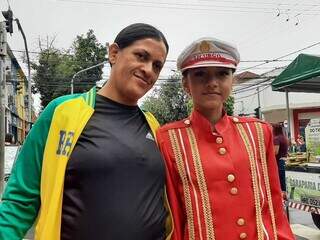 Mãe Eliane ao lado do orgulho, a filha Deyzyane (Foto: Idaicy Solano)