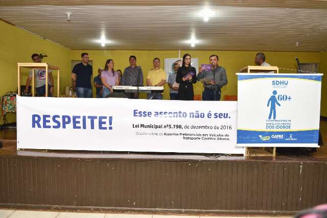 Campanha &eacute; lan&ccedil;ada na Capital para promover respeito a idosos no &ocirc;nibus