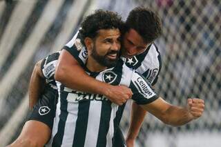 Atacante que marcou duas vezes hoje, Diego Costa comemora gol (Foto: Vitor Silva/Botafogo)