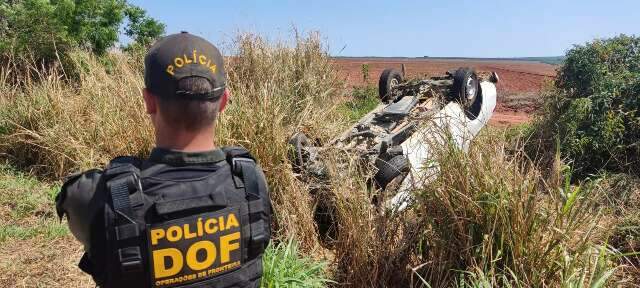 Caminhonete roubada em S&atilde;o Paulo &eacute; encontrada capotada em rodovia de MS