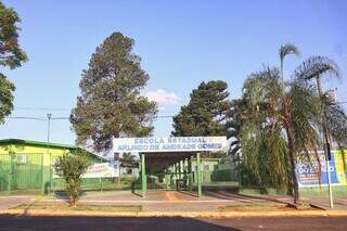 Escola estadual, localizada na Avenida Júlio de Castilho, leva o nome do jurista. (Foto: Paulo Francis)