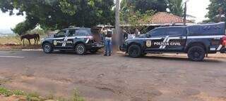 Momento em que suspeitos foram presos por policiais de Bataguassu. (Foto: Divulgação)