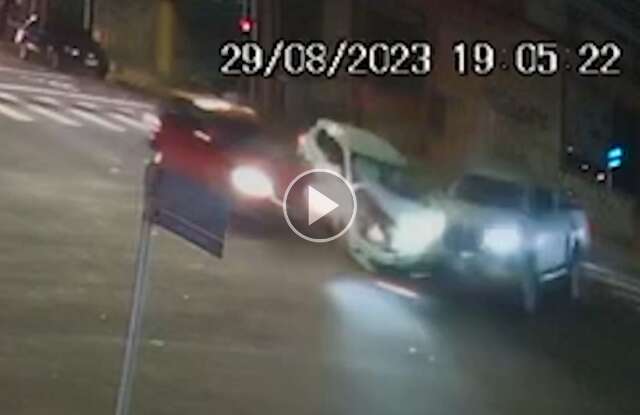 Camera catches accident with three vehicles at intersection in the Center – Capital