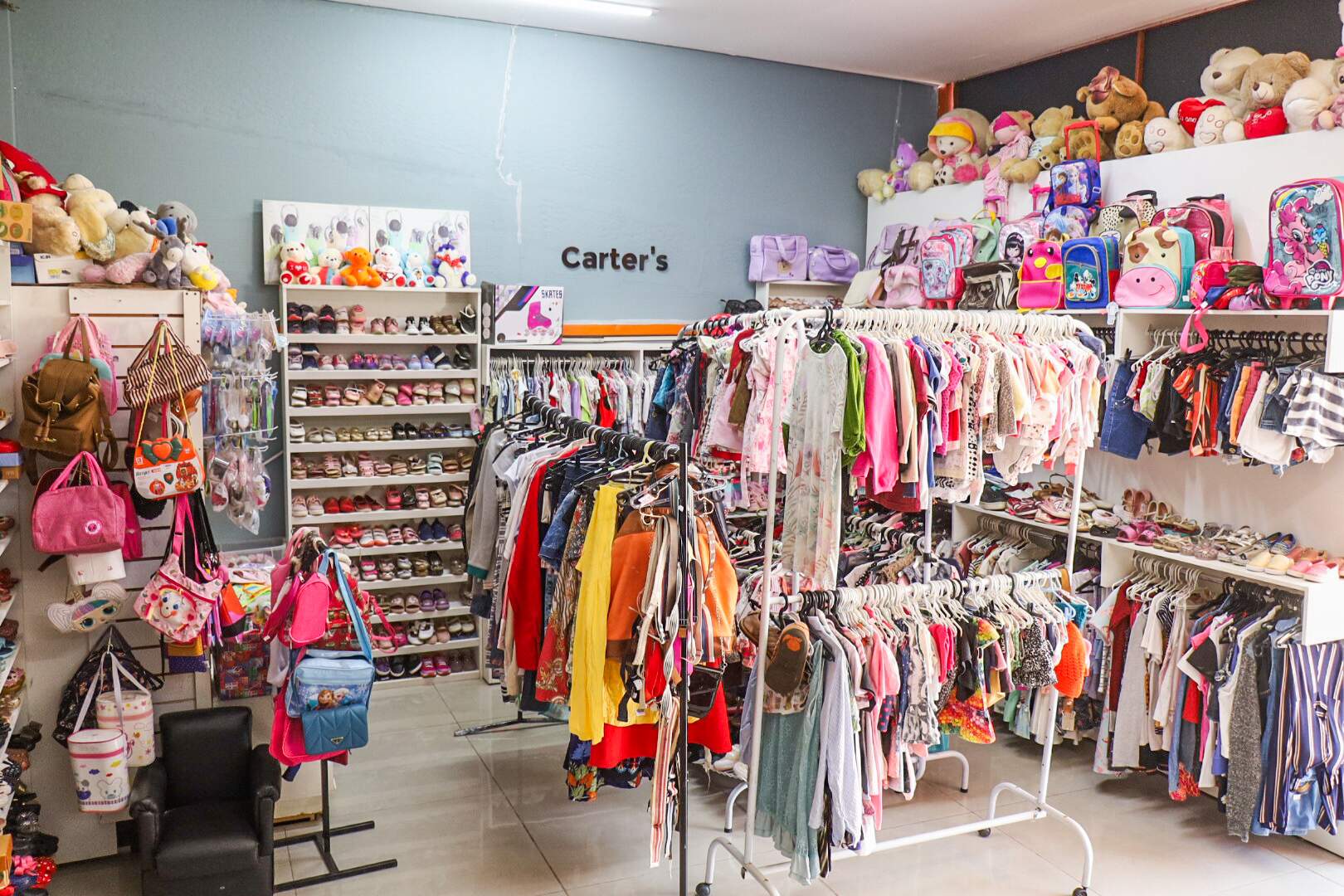 Ponta de store estoque roupas infantil