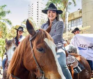 Prefeita de Campo Grande pronta para cavalgar na Afonso Pena.