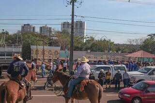 Grupo se reuniu em frente à Vila Morena, nos Altos da Afonso Pena (Foto: Marcos Maluf)