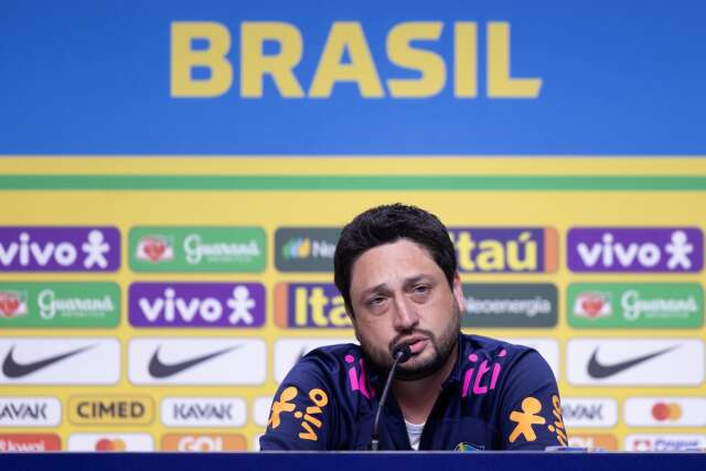 Novo t&eacute;cnico da Sele&ccedil;&atilde;o Brasileira &eacute; apresentado e j&aacute; faz convoca&ccedil;&atilde;o