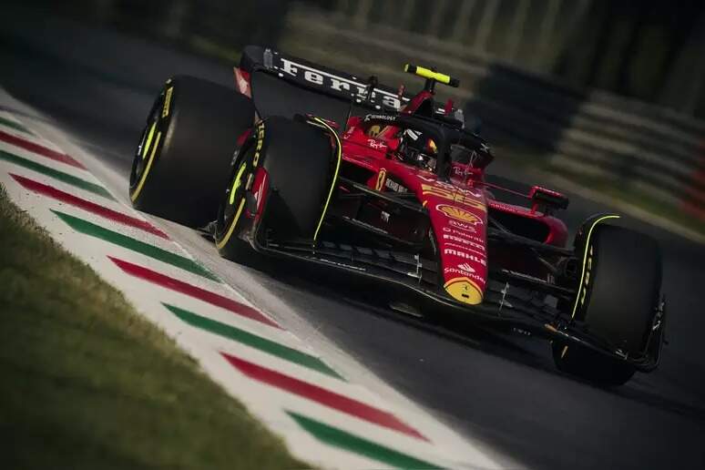 Carlos Sainz é pole no GP da Itália e faz a festa da Ferrari
