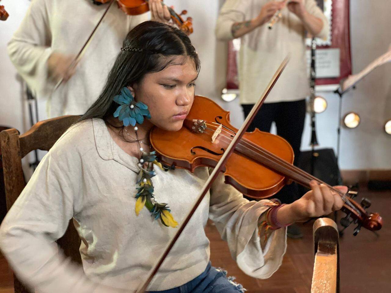 Orquestra indígena infantil recebe novos instrumentos em Campo Grande 