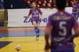 Jogadoras da Serc/UCDB em quadra durante a competição (Foto: Divulgação/CBFS)