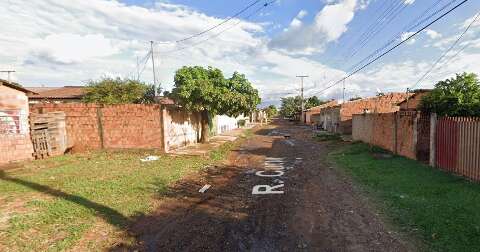 Ferido na cabeça, rapaz é encontrado desmaiado em quintal de desconhecida