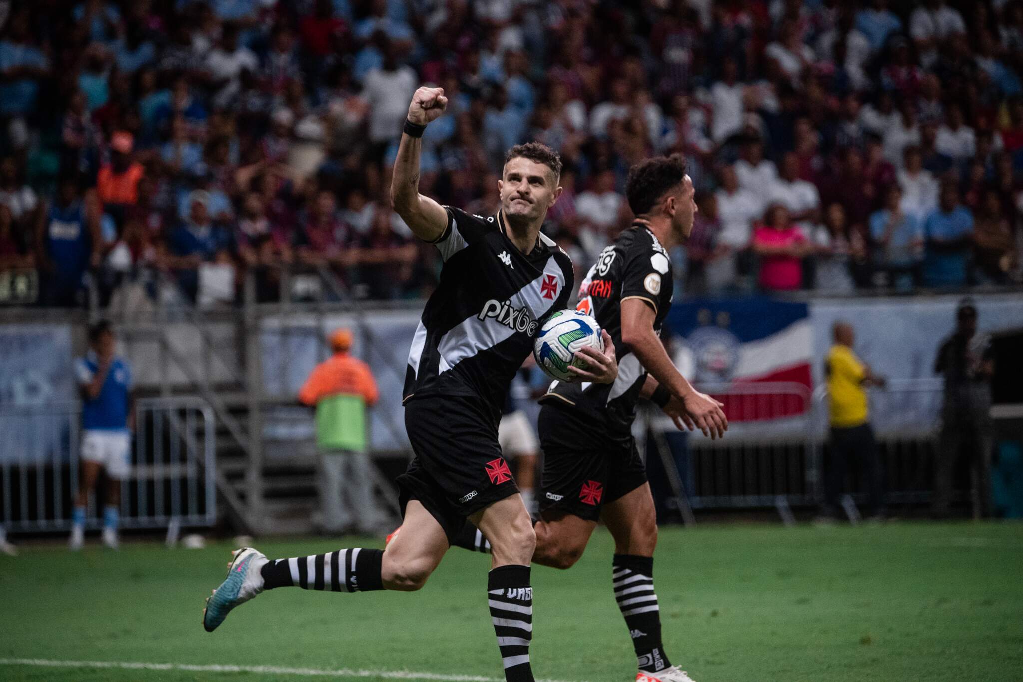 RESULTADO IMPORTANTÍSSIMO: VASCO ARRANCA EMPATE EM BH E VAR