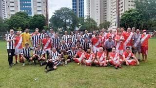 Amigos e ex-atletas no amistoso no ano passado na Praça Esportiva Belmar Fidalgo em 2022 (Foto: Jairton Bezerra Costa/Arquivo)
