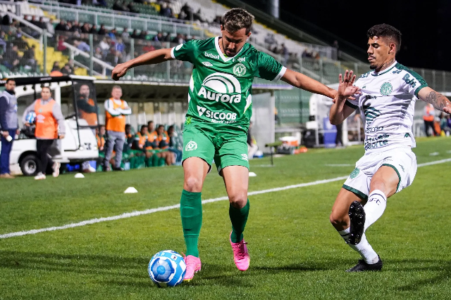 Guarani vence Chapecoense e alcan&ccedil;a vice-lideran&ccedil;a na S&eacute;rie B