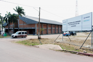 Ginásio Poliesportivo Professor Hélio Benzi fica na Rua Fernandes Vieira, nº 62 - Centro (Foto: Divulgação/Prefeitura de Ladário)