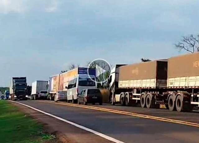 Manuten&ccedil;&atilde;o em rodovia interdita trecho da BR-163