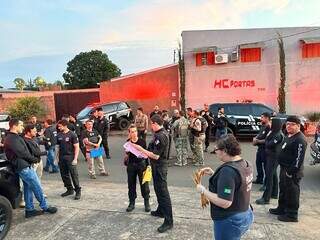 Equipes policiais durante preparação para cumprimento dos mandados (Foto: Divulgação | PCMS)