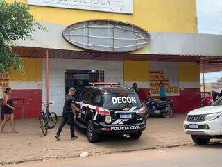 Viatura da Decon em frente ao mercado na manhã desta quarta-feira (Foto: Divulgação | PCMS)