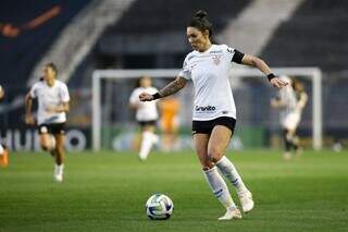 Gabi Zanotti domina a bola no clássico contra o Santos (Foto: Rodrigo Gazzanel/Agência Corinthians)