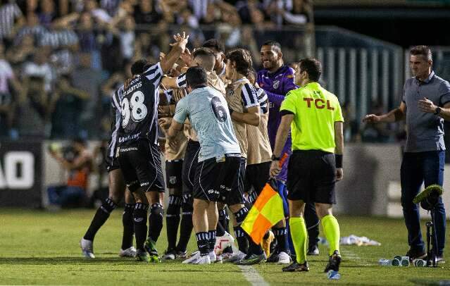 Jogando em casa, Cear&aacute; bate Londrina e fica a quatro pontos do G4