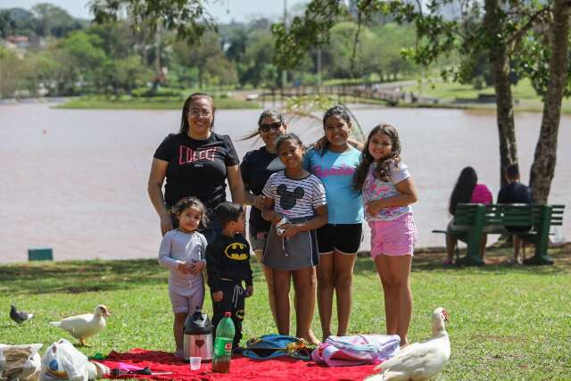 Para aproveitar feriado, fam&iacute;lias curtem passeio no Parque das Na&ccedil;&otilde;es