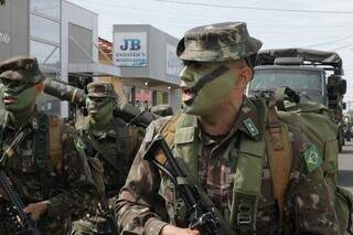 Militares do Exército no desfile desta manhã em Coxim (Foto: 47º Batalhão de Infantaria)