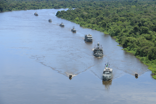 Desfile naval pelo Rio Paraguai em anos anteriores (Foto: Divulgação)