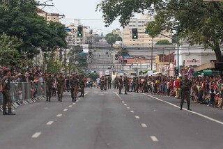 Militares antes do desfile que começou às 8h10, em Campo Grande (Foto: Marcos Maluf)