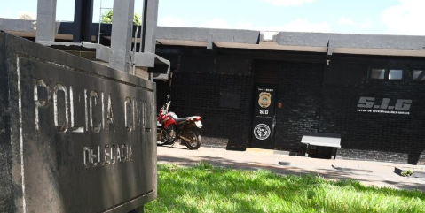 Criança denuncia ter sido abusada em escola e pais procuram a polícia 