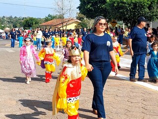 Desfile de 7 de Setembro na cidade de Caracol (Foto: Divulgação)