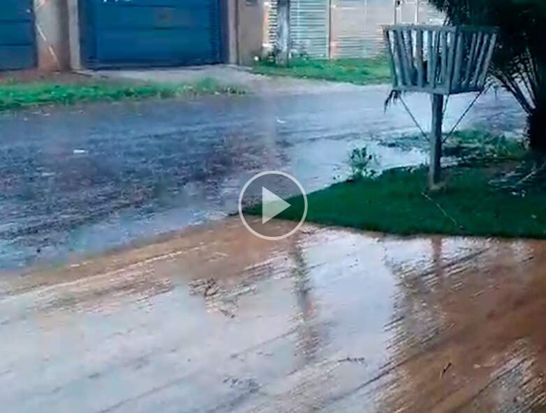 Fronteira de MS com Paraguai tem chuva em dia de alerta de temporal