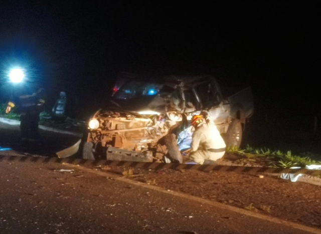Motorista de caminhonete morre ap&oacute;s colidir com caminh&atilde;o na MS-134