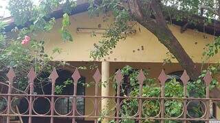 Casa de ju&iacute;zas &eacute; alvo de mais de 50 tiros na fronteira com o Paraguai 