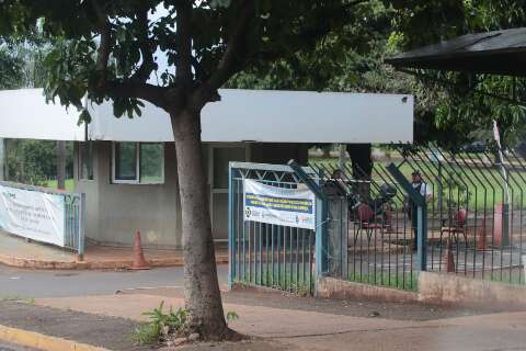 Assaltantes levam armas de vigilantes da guarita do Hospital Regional