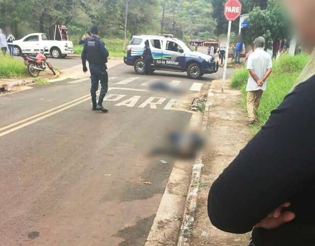 Dois homens s&atilde;o mortos a tiros no meio da rua em cidade da fronteira
