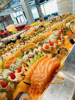 No restaurante são servidas diversas peças de sushi. (Foto: Divulgação)