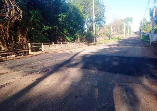 Ap&oacute;s carreta atolar, Prefeitura conclui obra e libera tr&acirc;nsito na Rua Catigu&aacute;