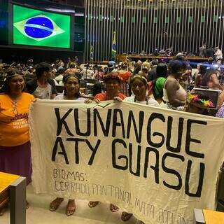 Mulheres da Kuñangue Aty Guasu, durante sessão solene no Congresso Nacional, em Brasília (Foto: Divulgação)