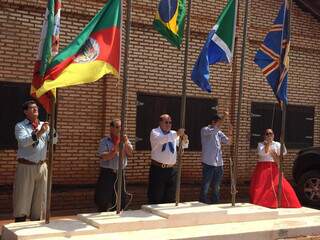 Hasteamento de bandeiras faz parte da solenidade da Semana Farroupilha. (Foto: Arquivo pessoal)