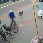 Vídeo mostra ladrão fugindo com bicicleta elétrica que idoso usava no trabalho