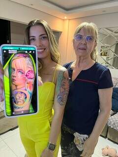 Kalanit Tiecher mostra tatuagem feita para mãe Estela Maris. (Foto: Arquivo pessoal)
