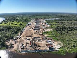 Obra da ponte do Rio Paraguai que faz parte do projeto da Rota Bioceânica (Foto/Divulgação)