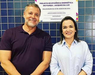 Agora ex-diretor da Funesp, Odair Serrano ao lado da prefeita Adriane Lopes, durante evento na Capital (Foto: Reprodução/Redes sociais)